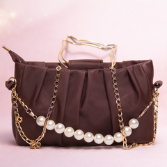 Elegant handbag with pearls and gold chain