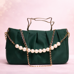 Elegant handbag with pearls and gold chain