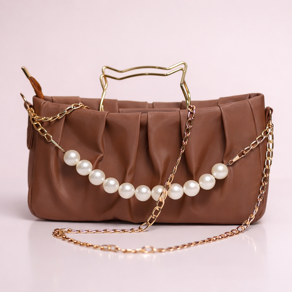 Elegant handbag with pearls and gold chain