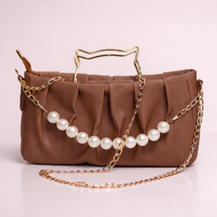 Elegant handbag with pearls and gold chain